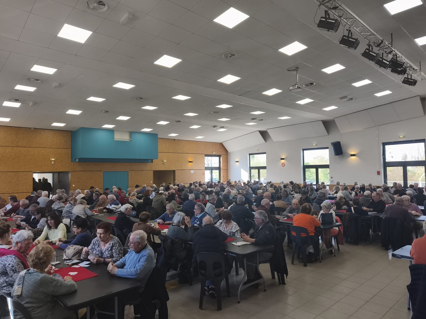 Concours de belote organisé par le CSF.